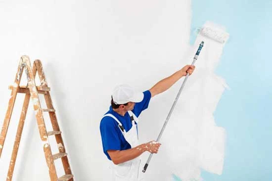 Image d’une application de peinture au rouleau.
